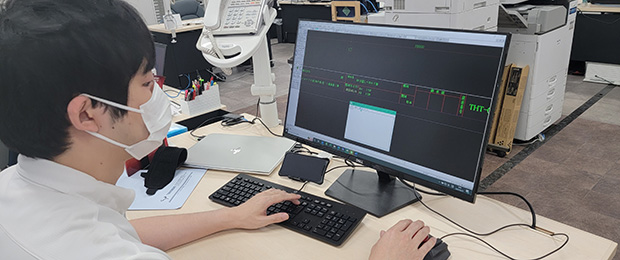 図面製作風景:ご要望のもと、細かな調整を行いながら図面を作成します。