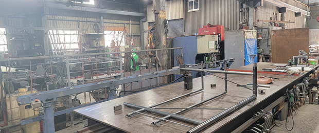 一次加工風景:曲げ加工中のパーツです。